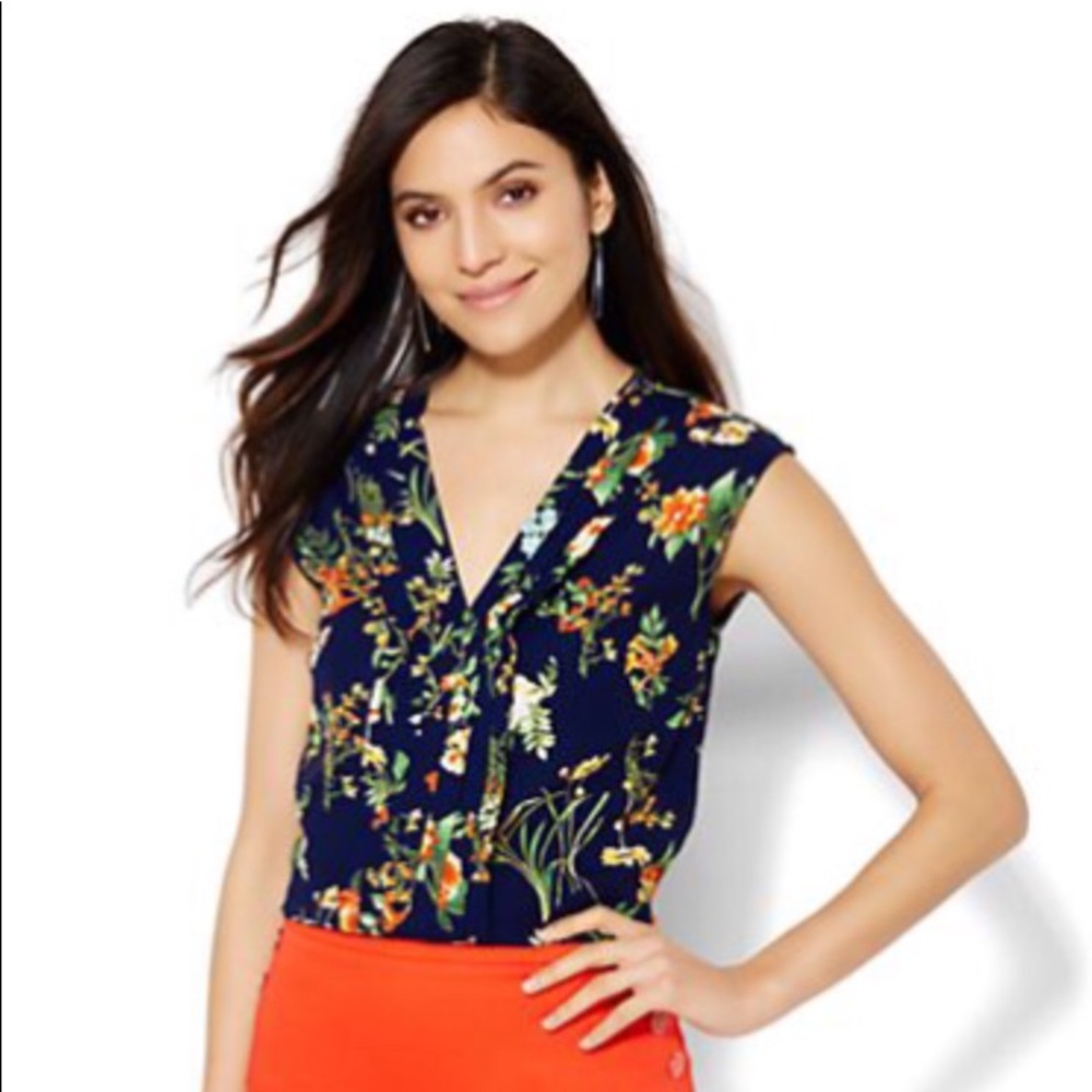 NY &Co. Pleated Floral Blouse